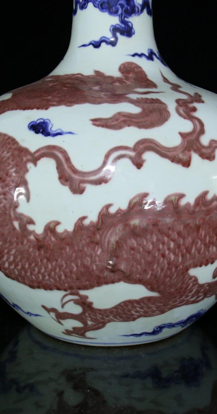 明宣德青花釉里红龙纹天球瓶