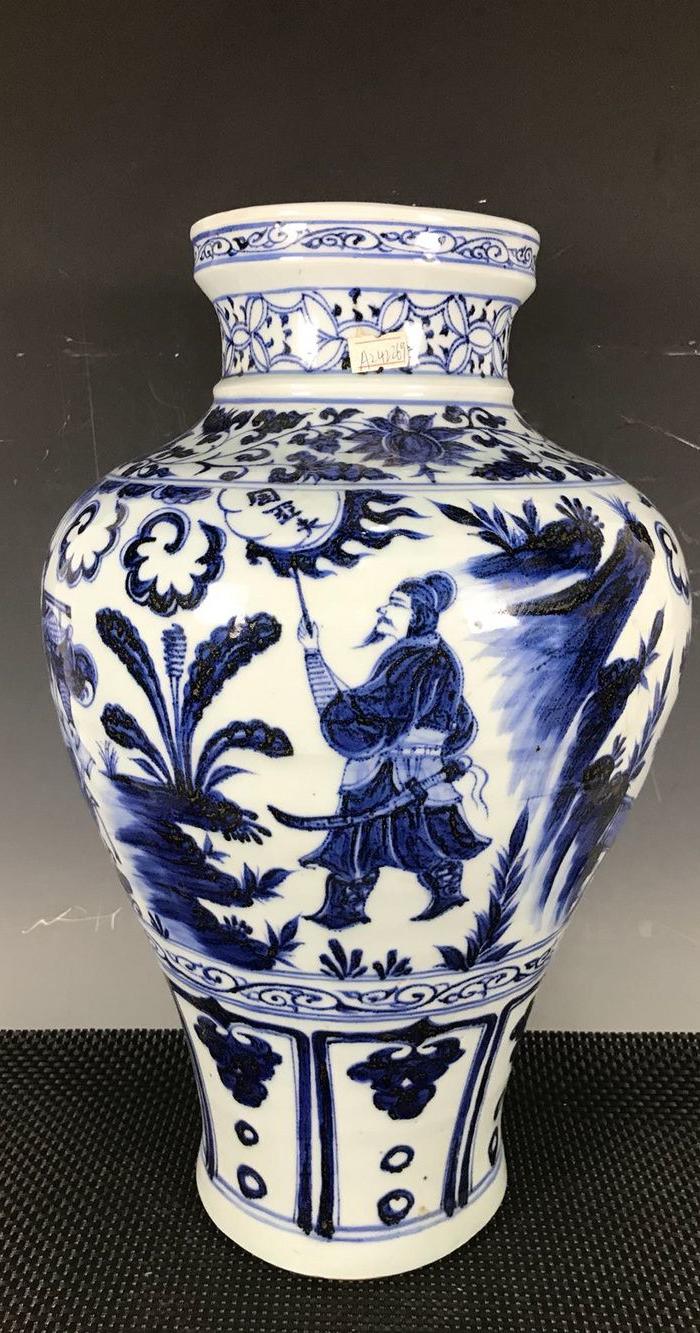 元周亚夫青花人物大口梅瓶.