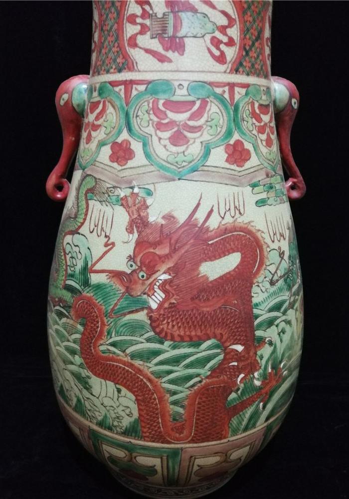 古彩龙纹象鼻尊