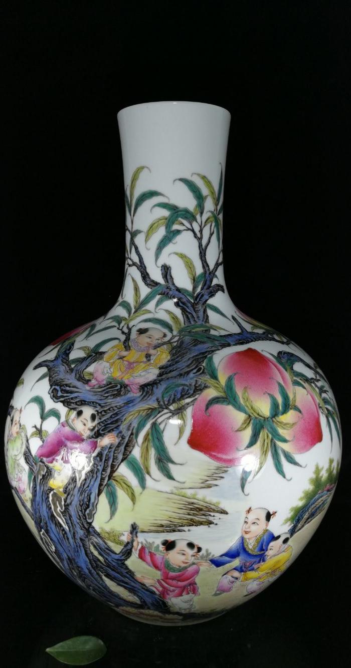 清乾隆年九子攀桃 quot 福禄寿 quot 纹天球瓶