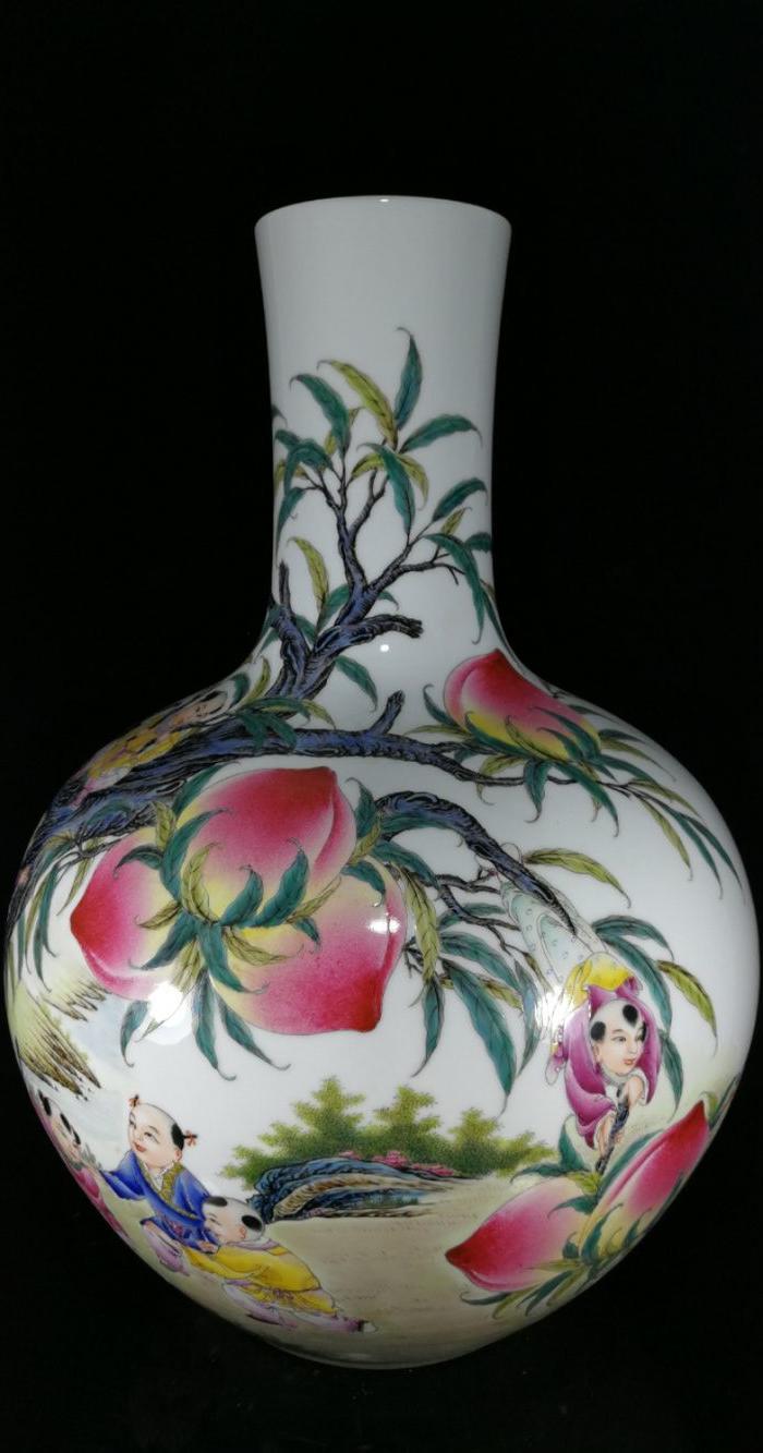 清乾隆年九子攀桃 quot 福禄寿 quot 纹天球瓶