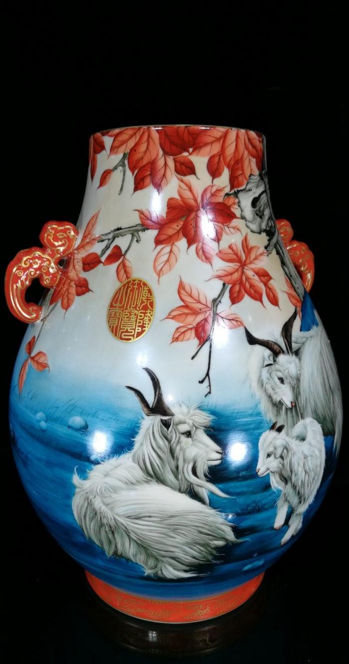 清乾隆年珐琅彩三羊开泰纹如意尊46 36