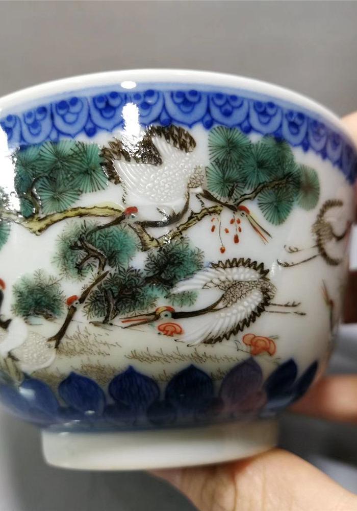 粉彩松鹤纹盖碗一对