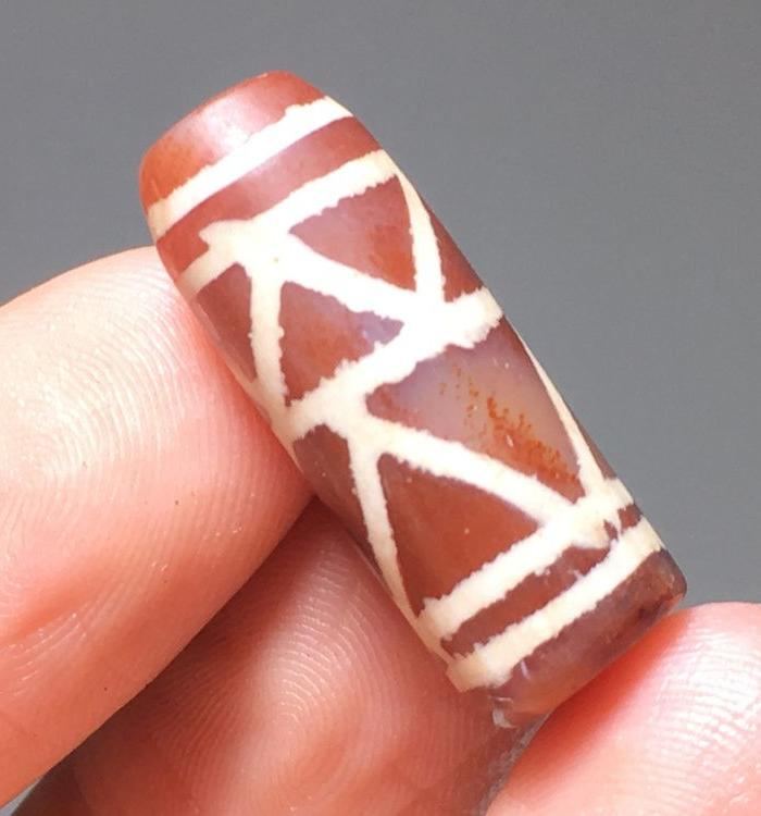 藏传千年镶蚀天珠红玉髓