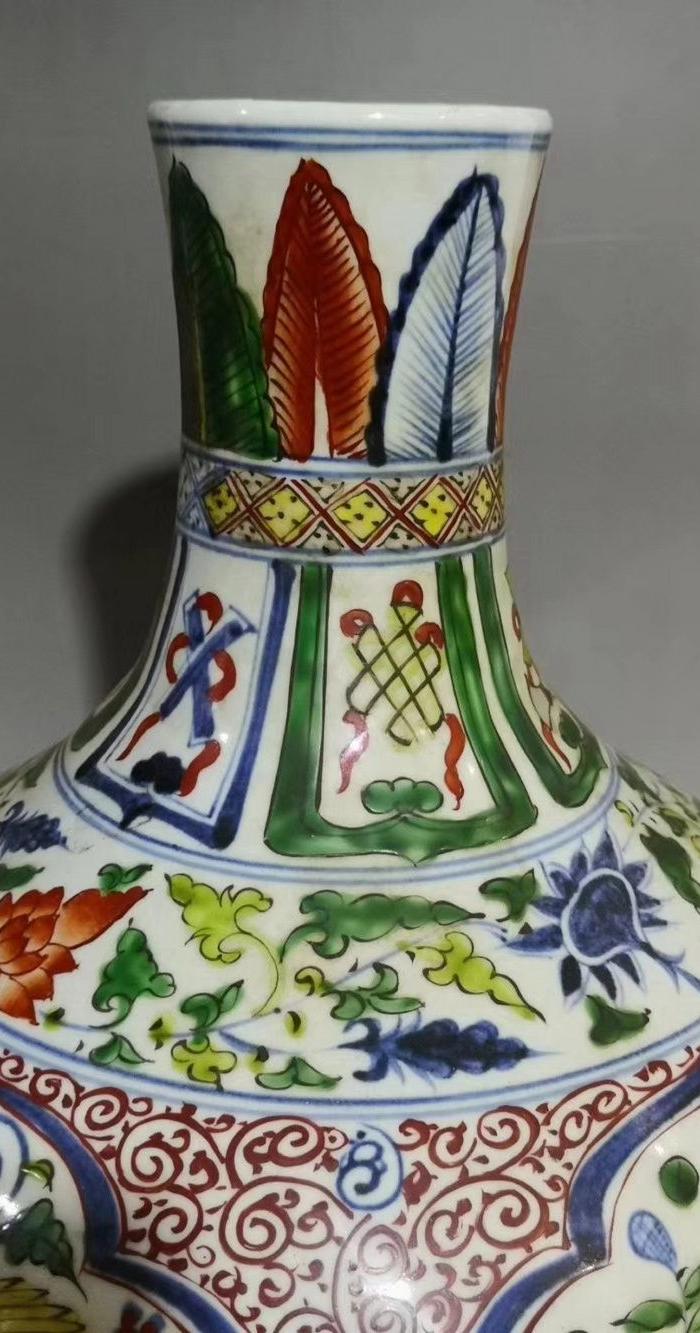 元代粉彩天球瓶