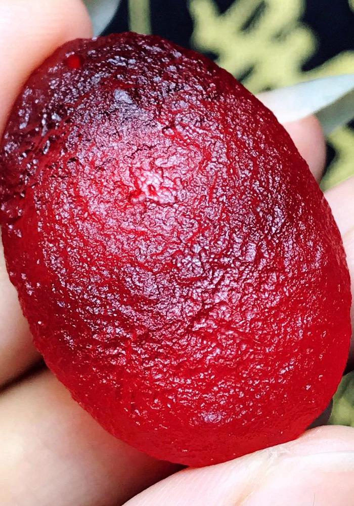 天外来物保真陨石!红艳如血天然库尔勒血陨石原石全通透满红吊坠