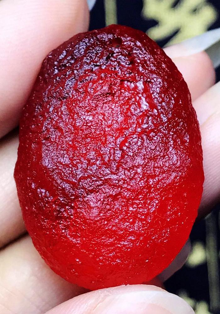 天外来物保真陨石!红艳如血天然库尔勒血陨石原石全通透满红吊坠