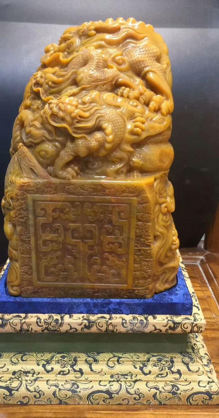 田黄 九龙印 高25公分 宽16公分