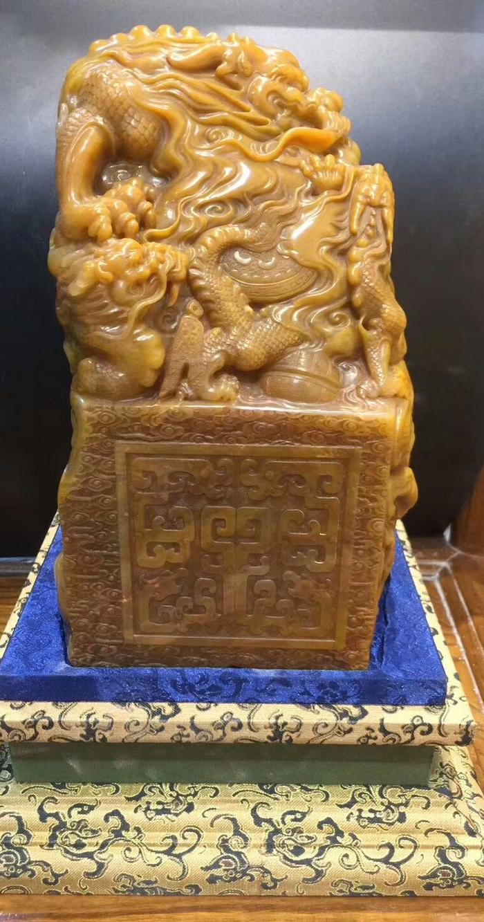 田黄 九龙印 高25公分 宽16公分