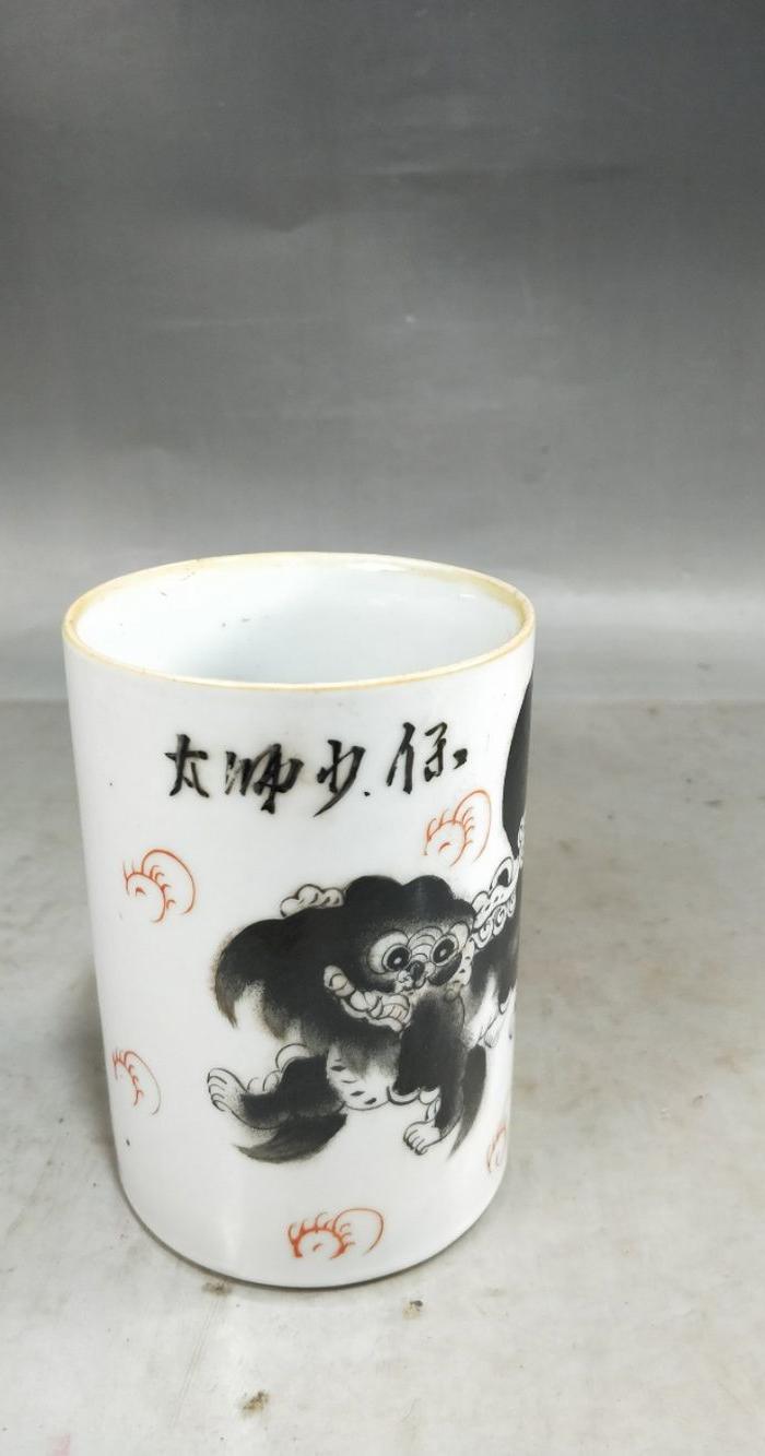 清粉彩太师少保笔筒