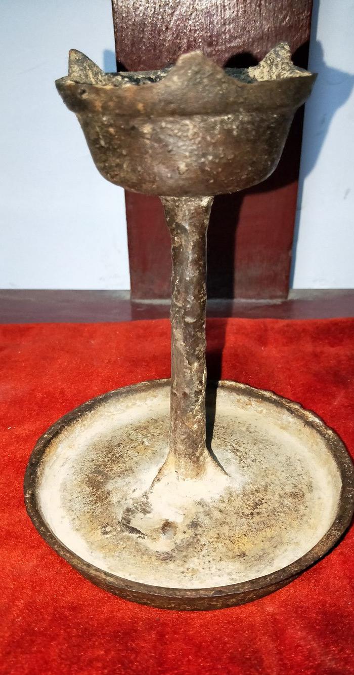 清代老铁器油灯