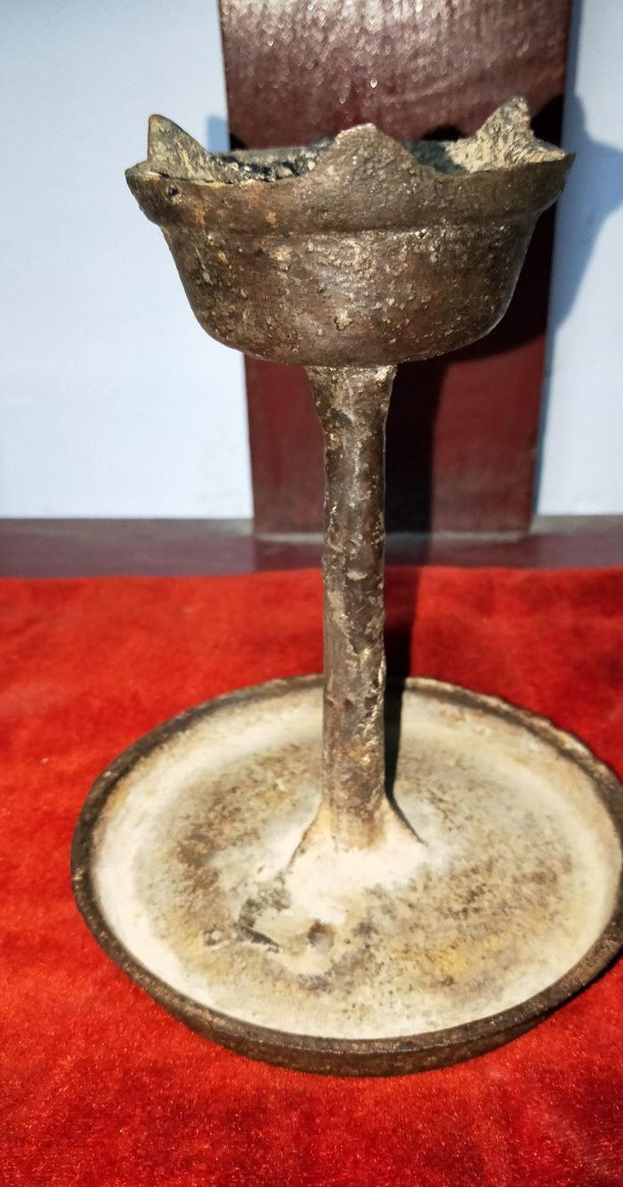 清代老铁器油灯