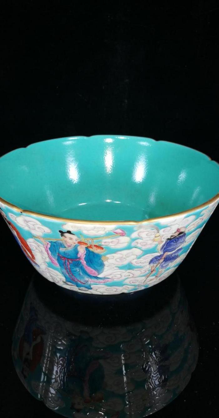 乾隆粉彩八仙过海纹碗 11x22