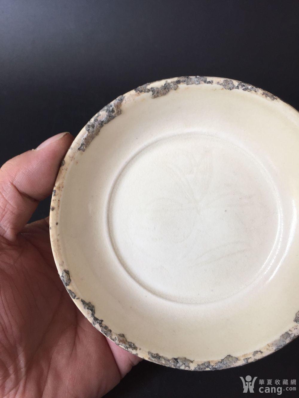 南宋 南方定窑刻萱草纹洗子