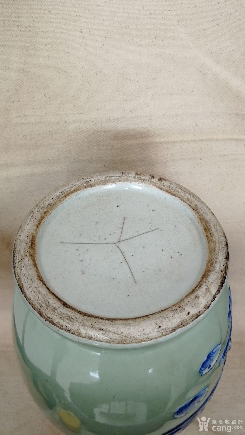 豆青釉青花加白瓶