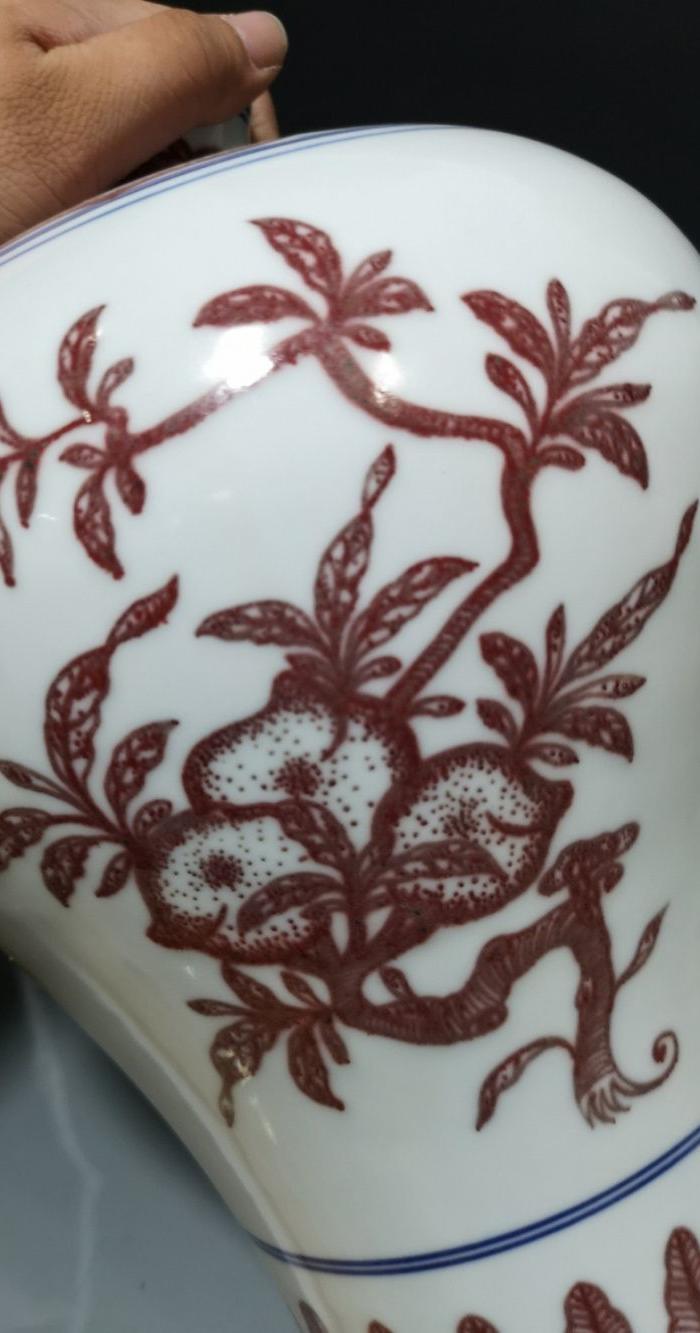 清乾隆釉里红三果纹梅瓶