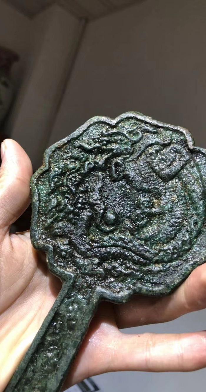 宋铜镜双龙纹带把