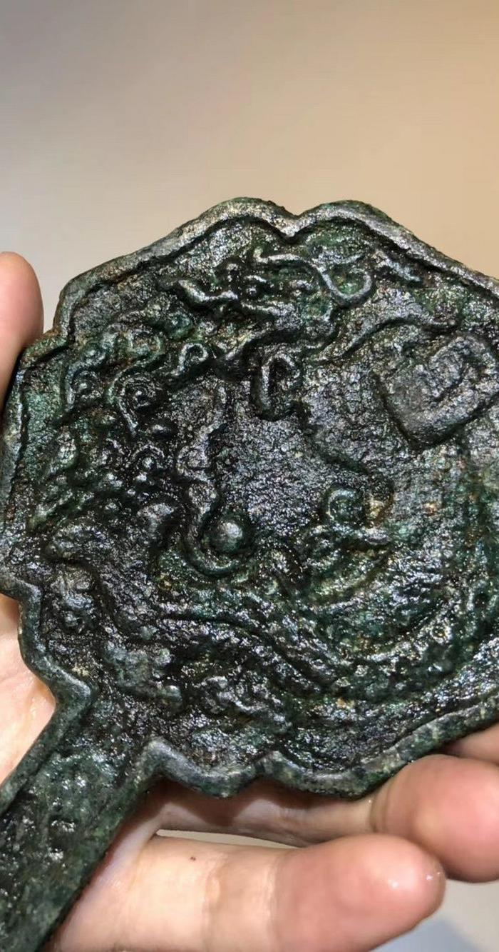 宋铜镜双龙纹带把