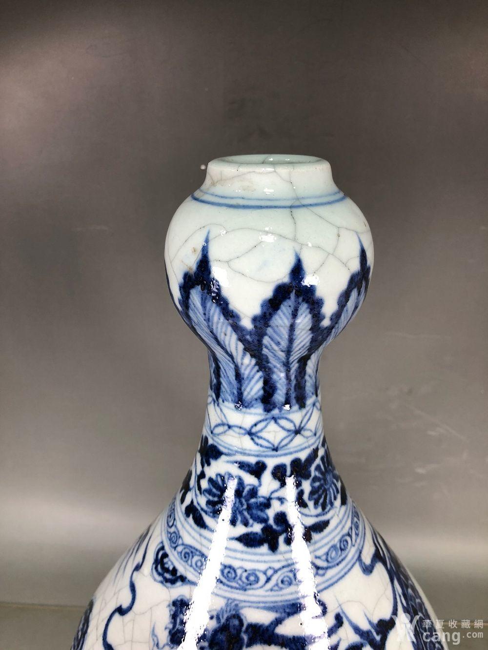 元代青花开片龙纹蒜头瓶