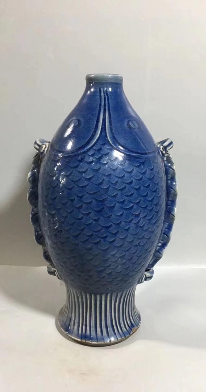 蓝釉鱼瓶