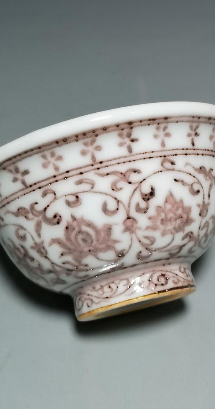明永乐釉里红缠枝花内画花卉纹压手杯
