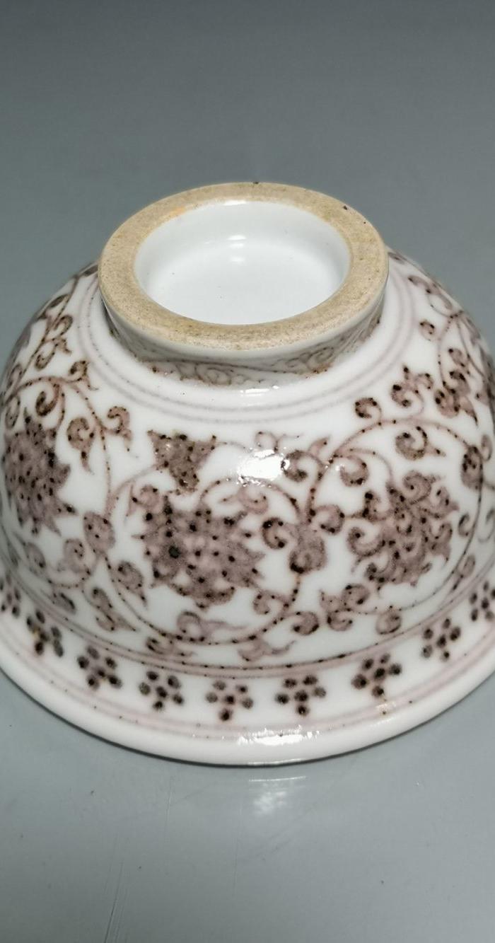 明永乐釉里红缠枝花内画狮子纹压手杯