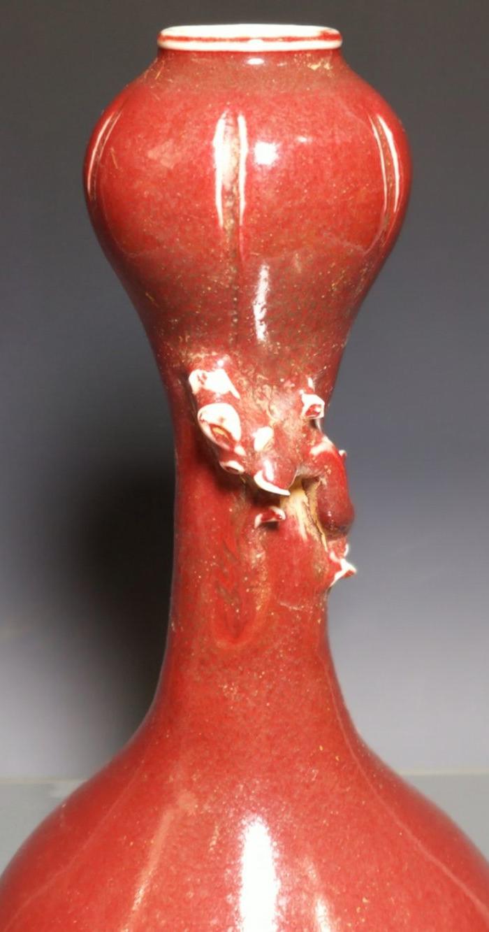 明永乐祭红釉蟠龙蒜头瓶