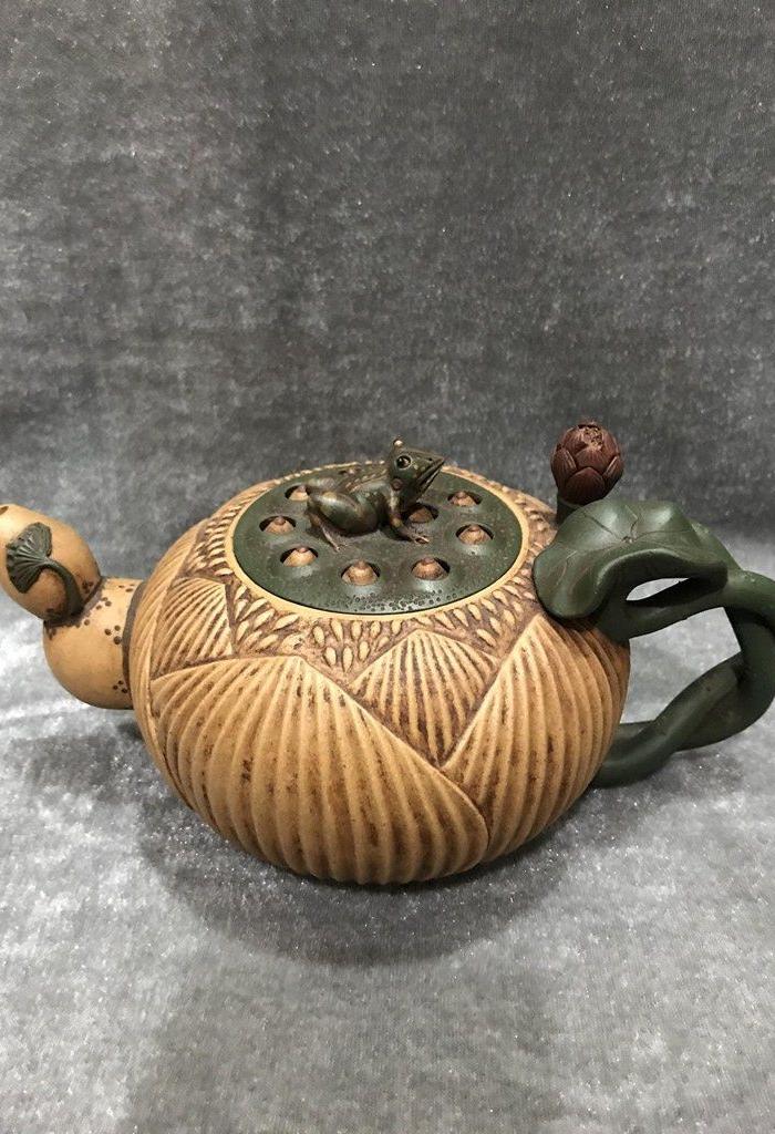 荷花紫砂壶蒋蓉大师作