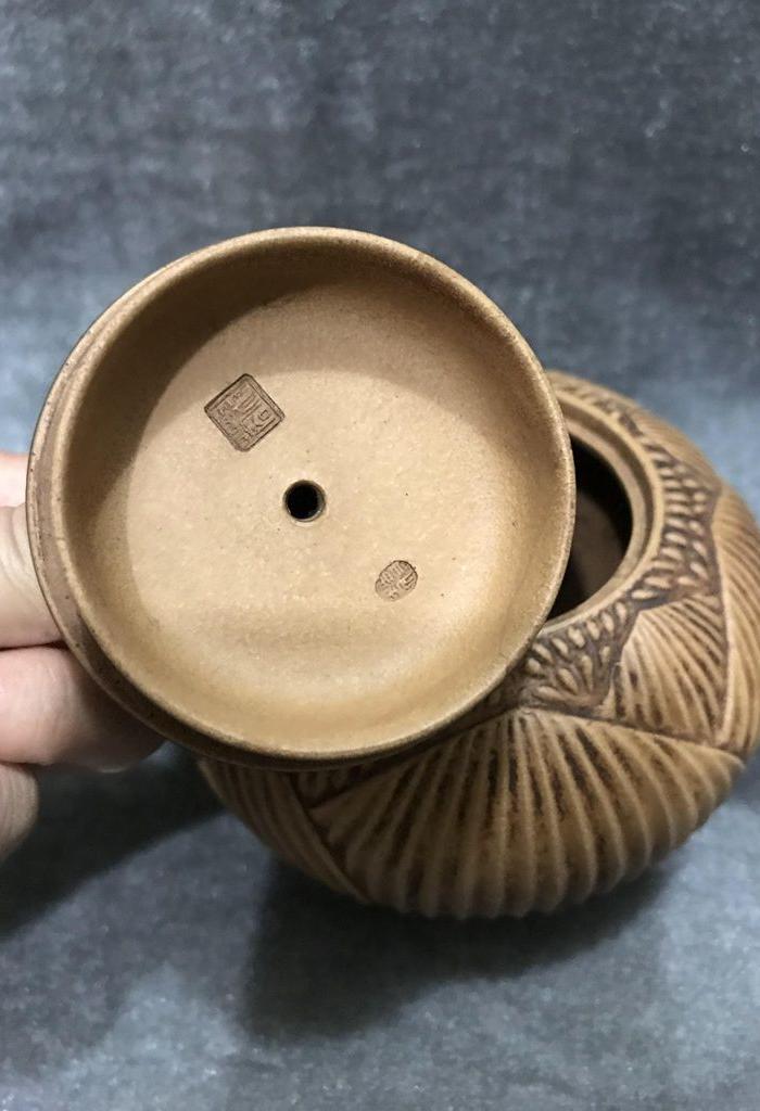 蒋蓉大师作荷花紫砂壶