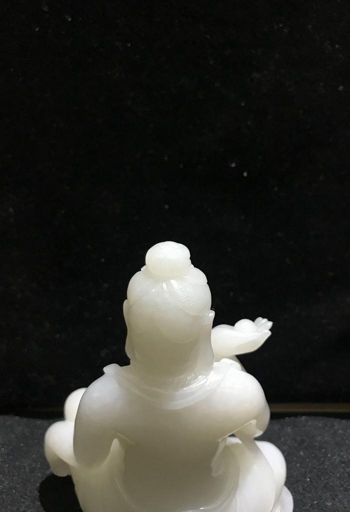 和田玉禅坐佛像