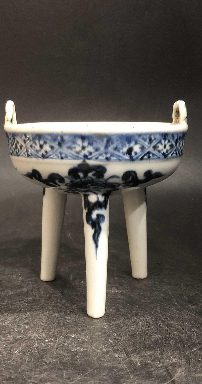 元青花三足麻花耳香炉