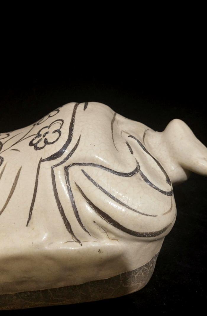 宋磁州窑孩儿枕