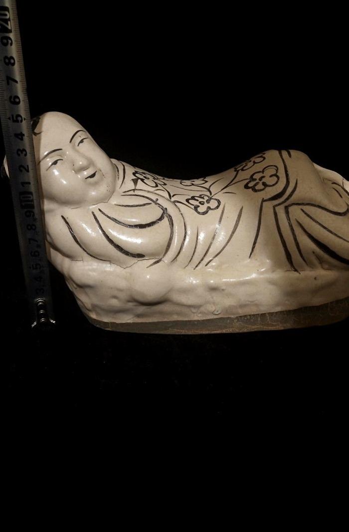 宋磁州窑孩儿枕