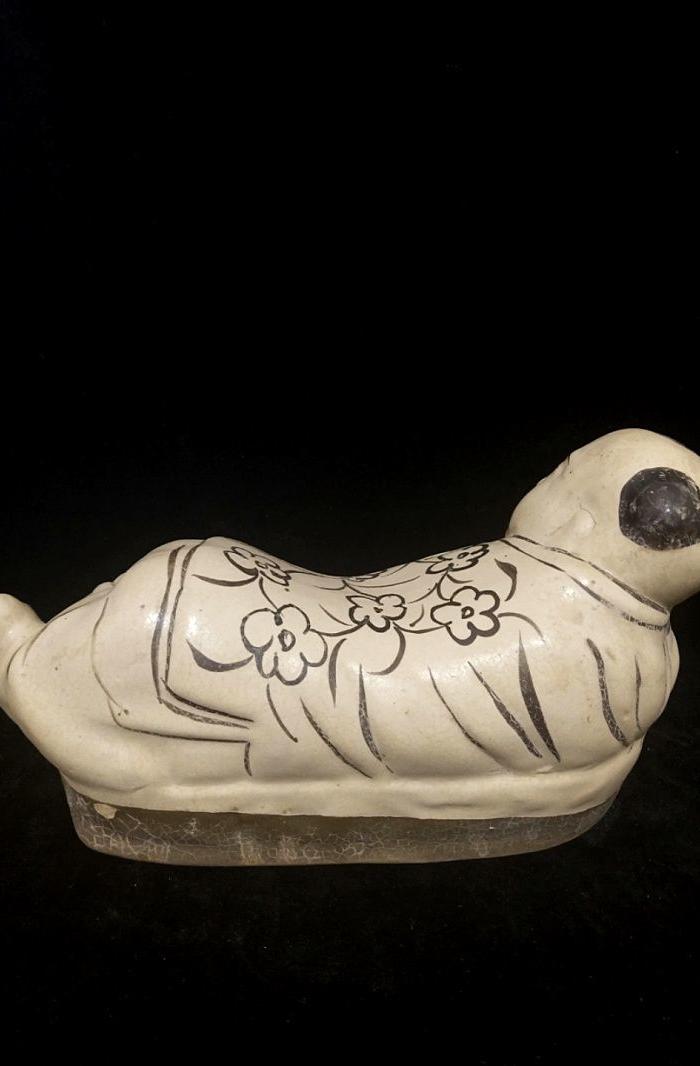 宋磁州窑孩儿枕