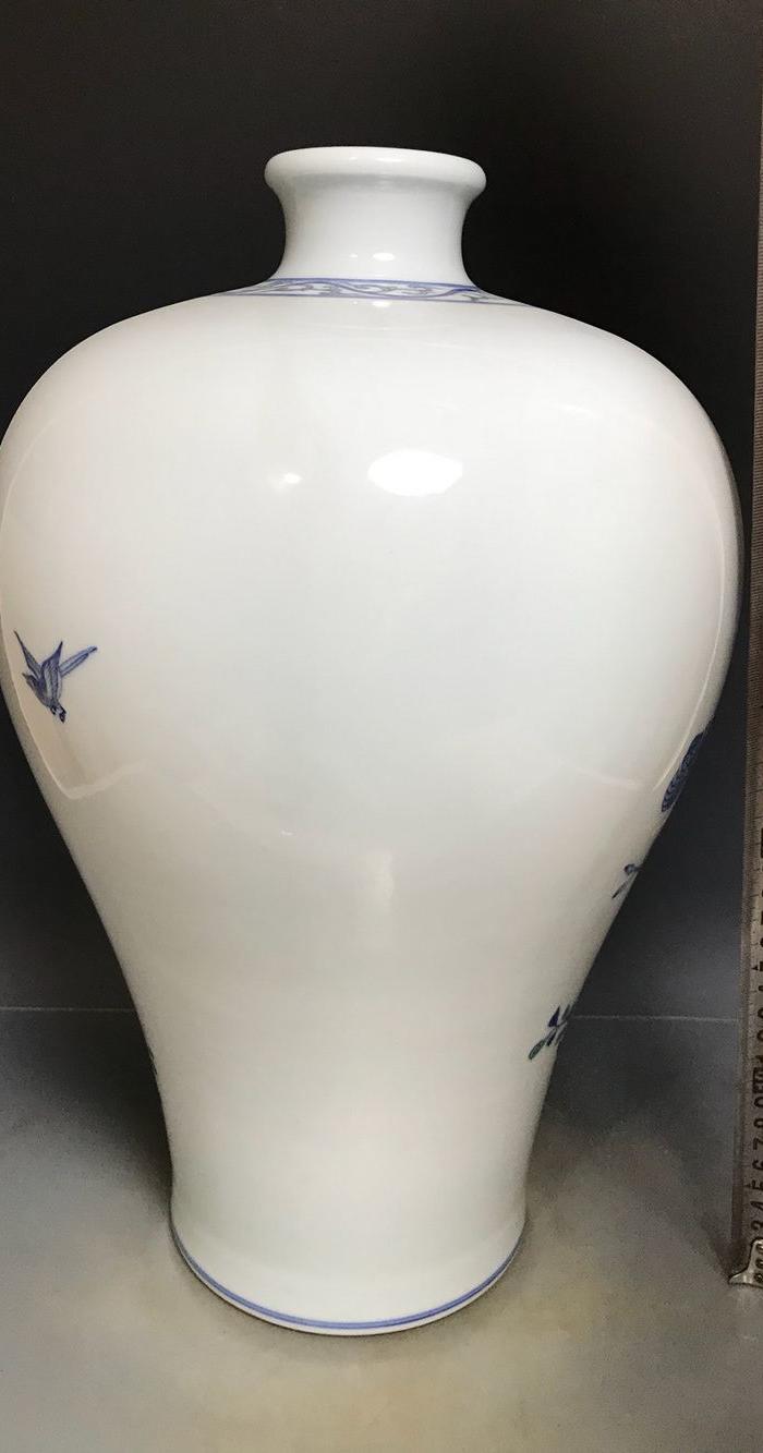 清康熙青花加粉彩花鸟梅瓶