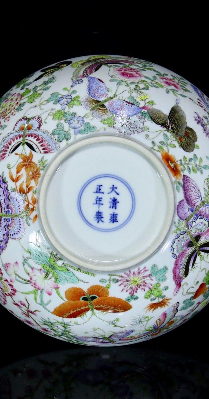 清雍正粉彩蝶穿花纹碗7.8 215 21.