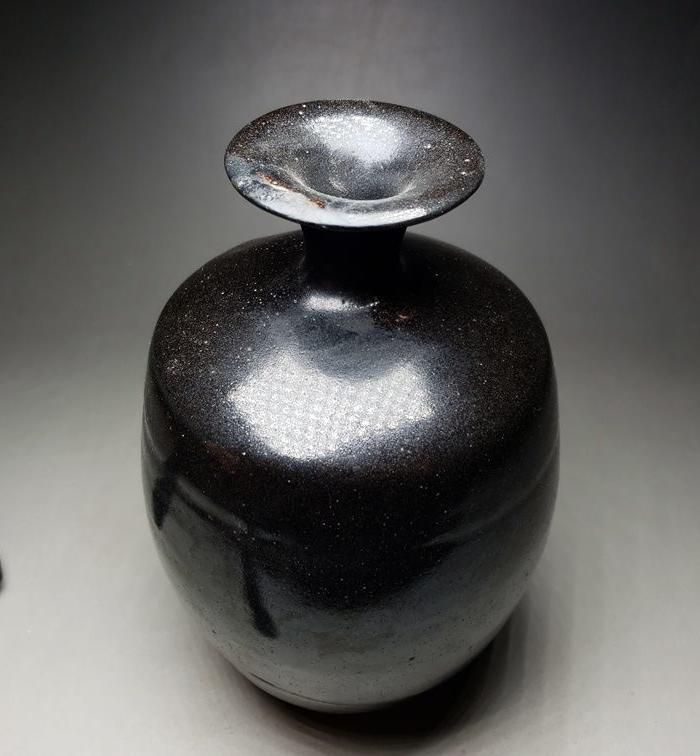 明黑釉梅瓶