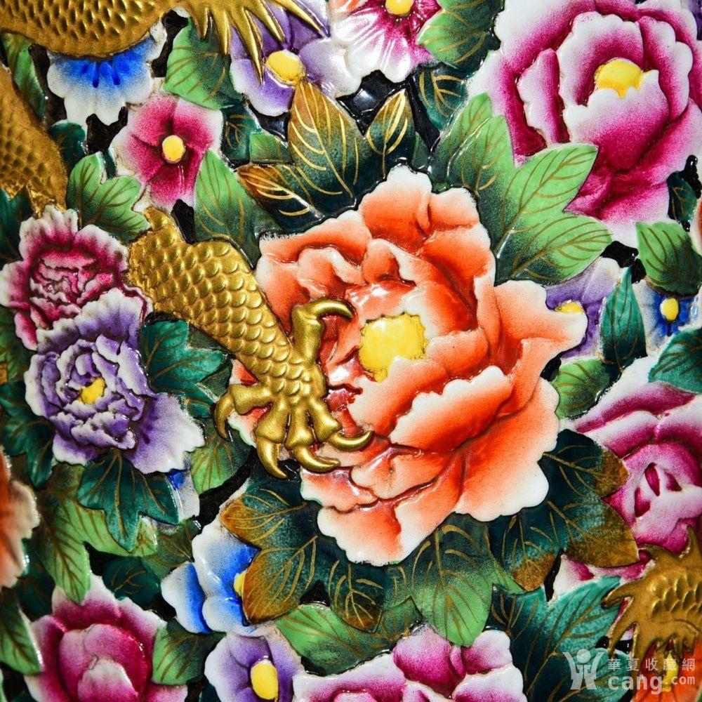 清乾隆年珐琅彩万花雕刻龙穿牡丹纹花瓶