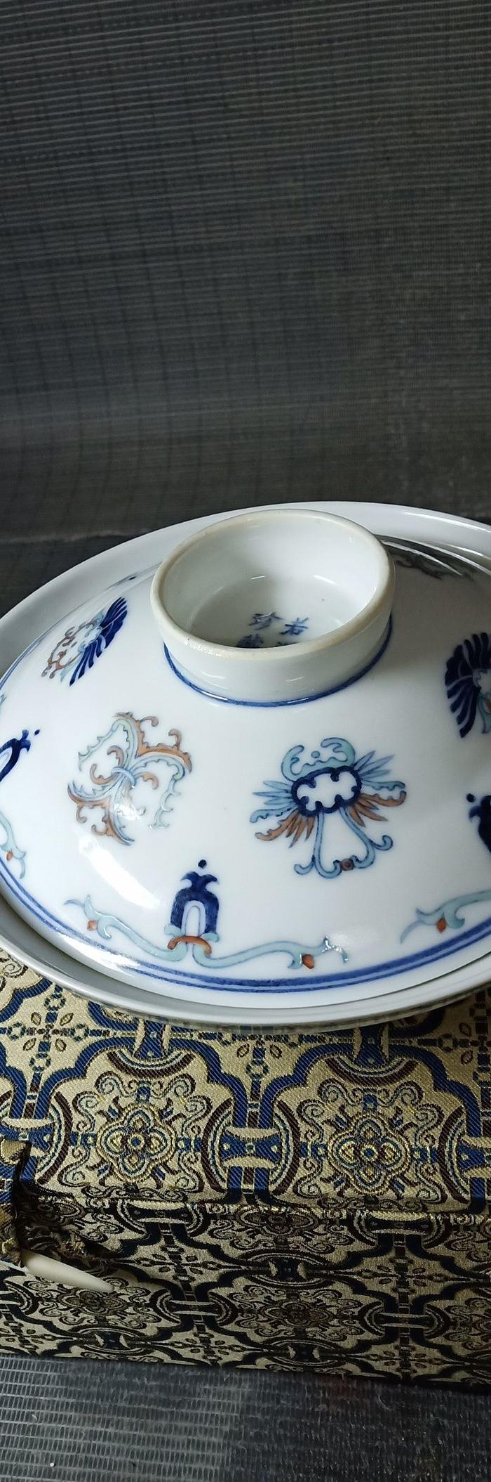 精品中精品斗彩忍冬纹大合碗