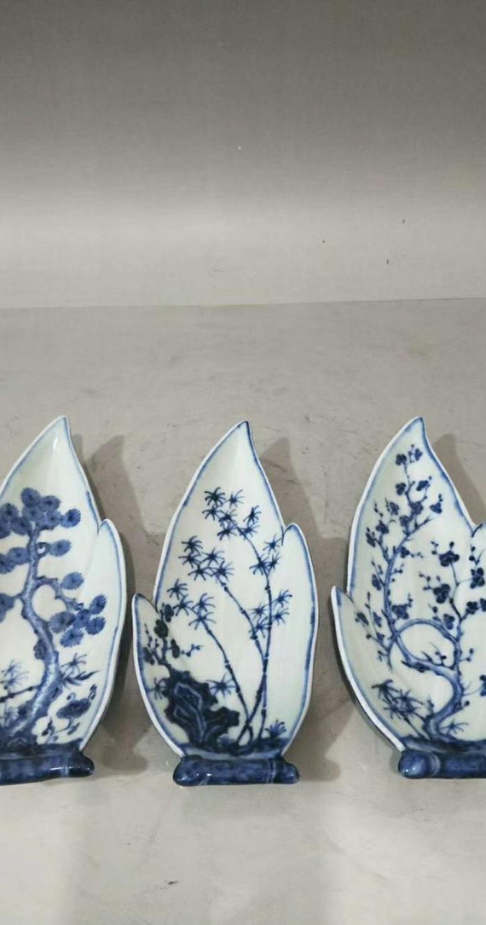 明青花松竹梅树叶盘一套