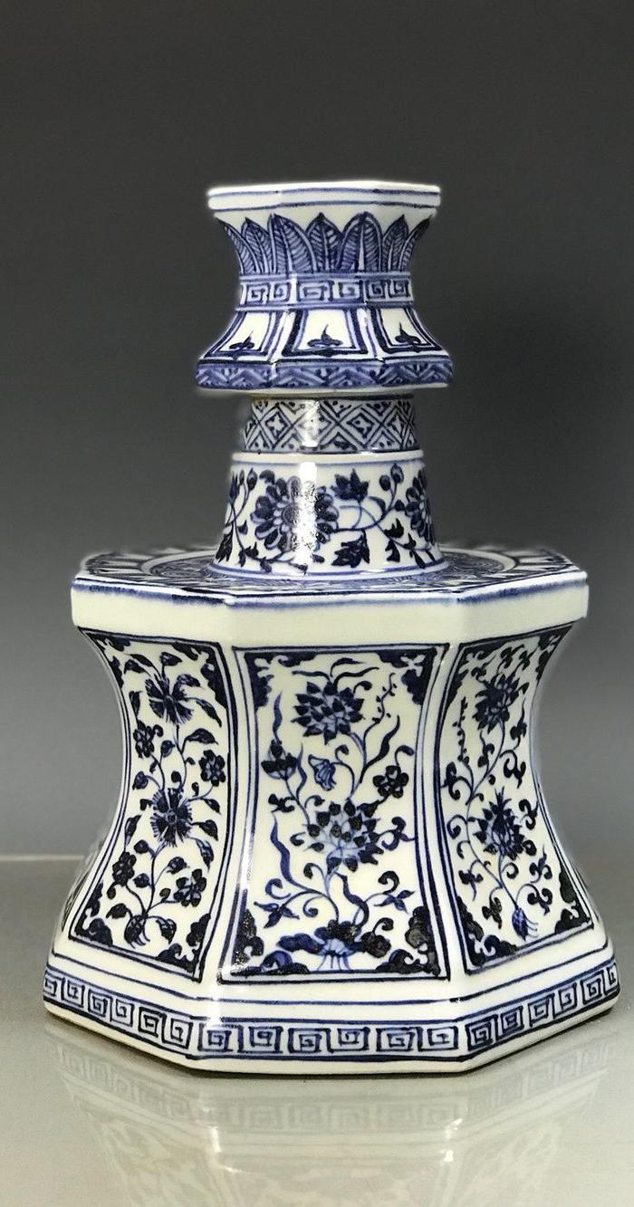 明宣德青花花卉纹烛台