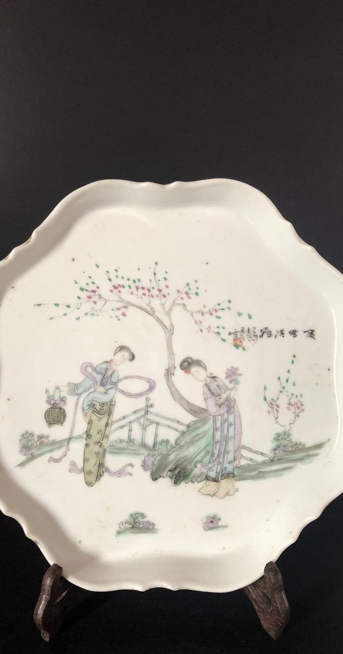 民国粉彩仕女异形茶盘