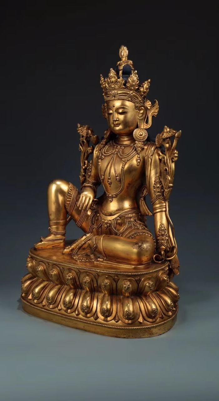 铜胎鎏金转轮王自在观音坐像