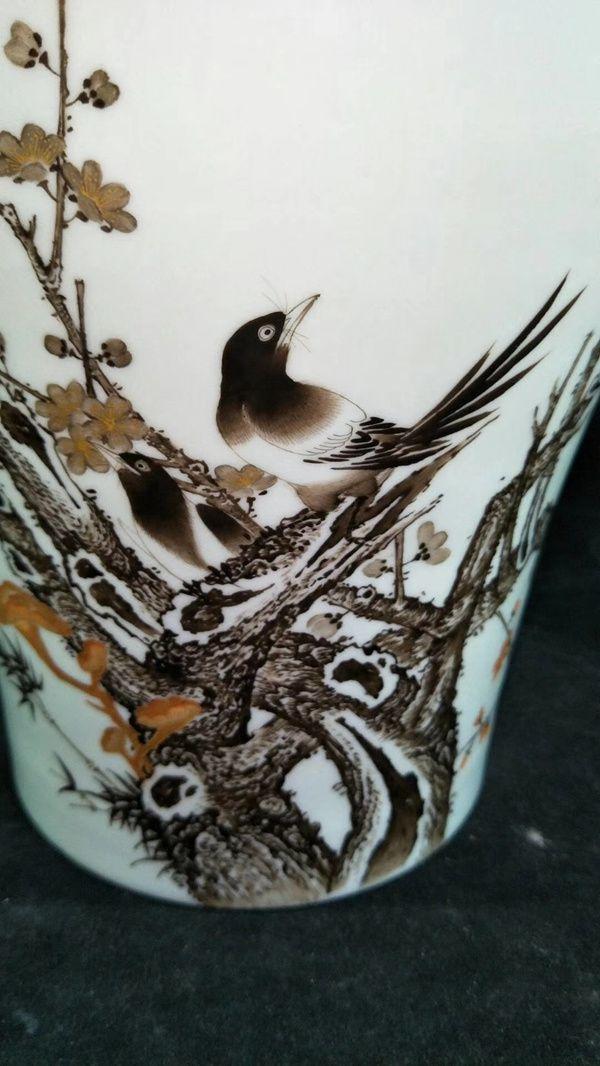 粉彩喜上眉梢纹梅瓶