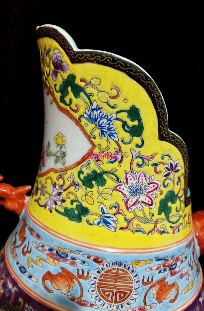 清雍正本金珐琅彩开窗人物纹执壶