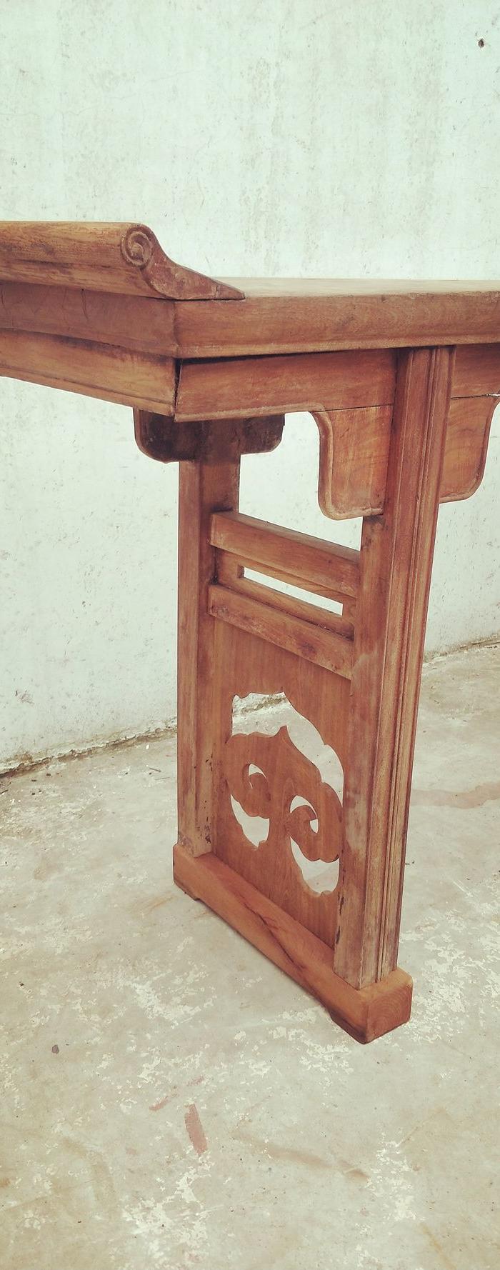 皖清苏式做工血榉木,烧香条案一张.