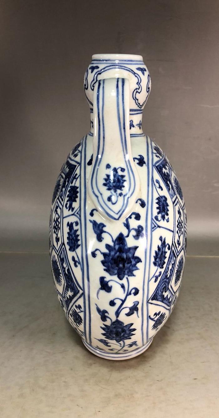 明代永乐青花双耳扁瓶