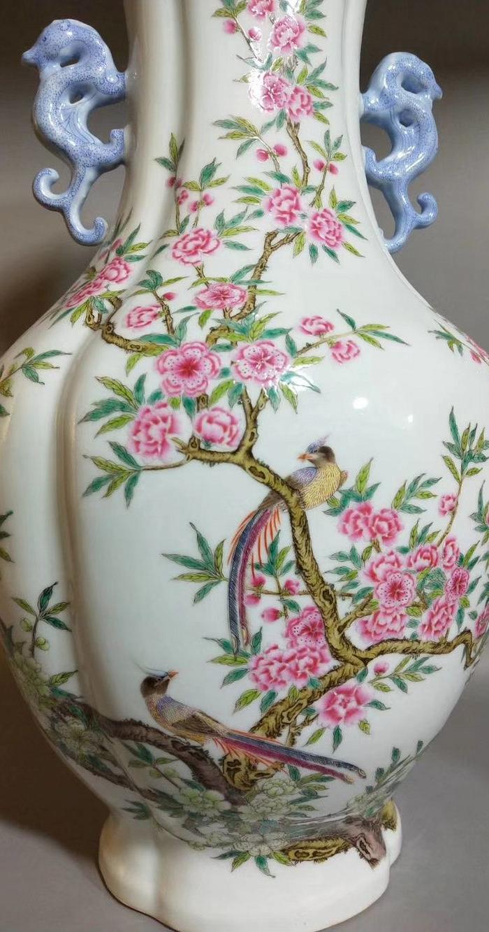 乾隆粉彩花鸟双耳瓶