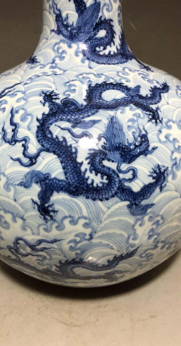 明宣德青花海水九龙纹大天球瓶