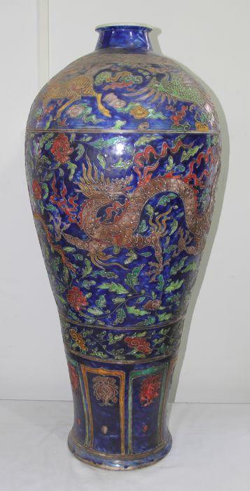 元代法华彩梅瓶